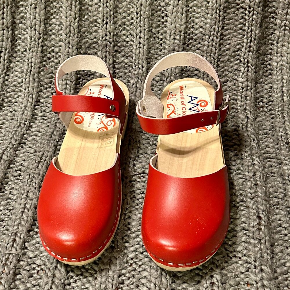 Brand New Super Cute Red Clog Sandals size 7.5 'AM-Toffeln' from World of Clogs!